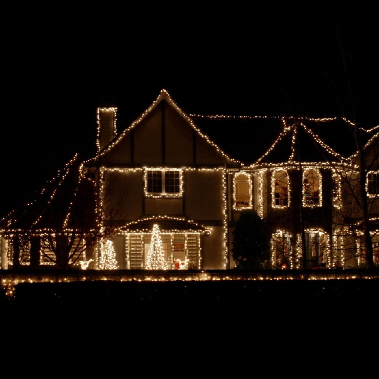 Outlining Luxury Home Holiday Lighting